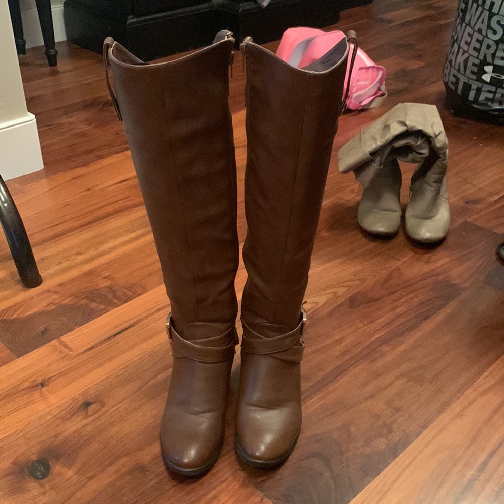 Tall boots. May have worn once. Excellent cond. Black and brown sold separately.